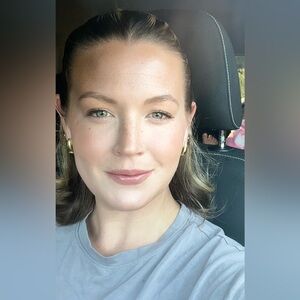 Meet your Posher, Caressa